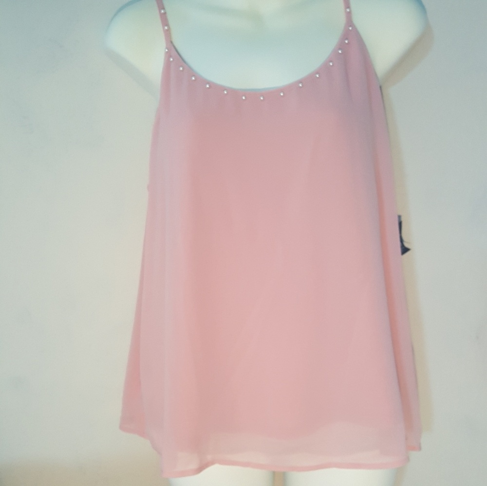 🌴Simply Styled tank top with pearly accents NWT